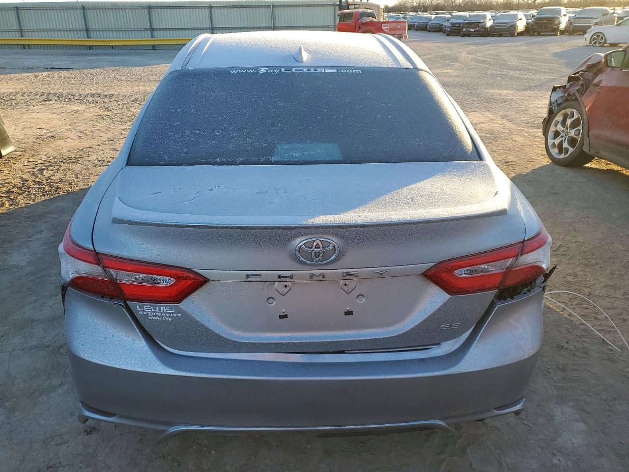 2020 TOYOTA CAMRY SE photo 6