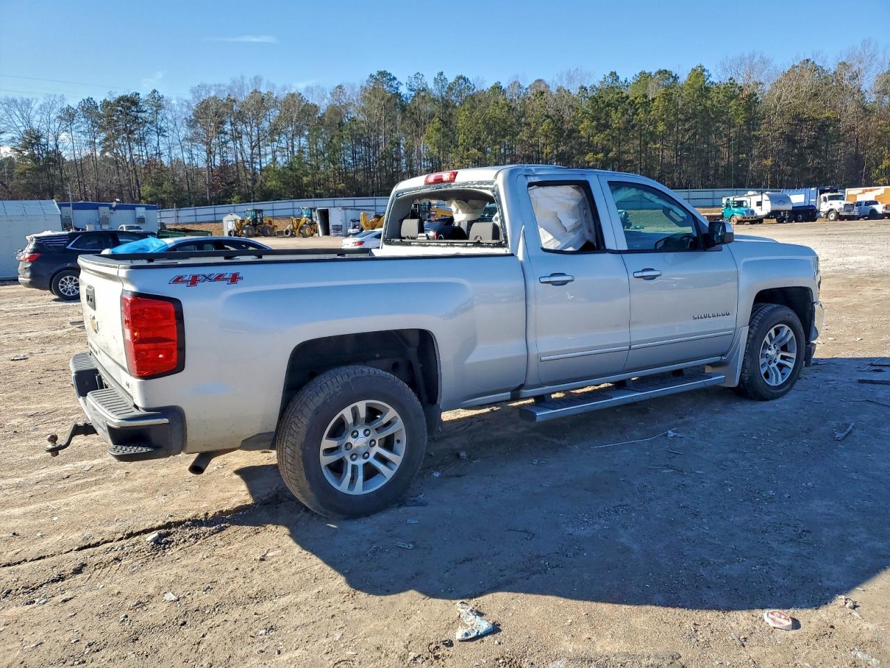 2016 CHEVROLET SILVERADO K1500 LT photo 3