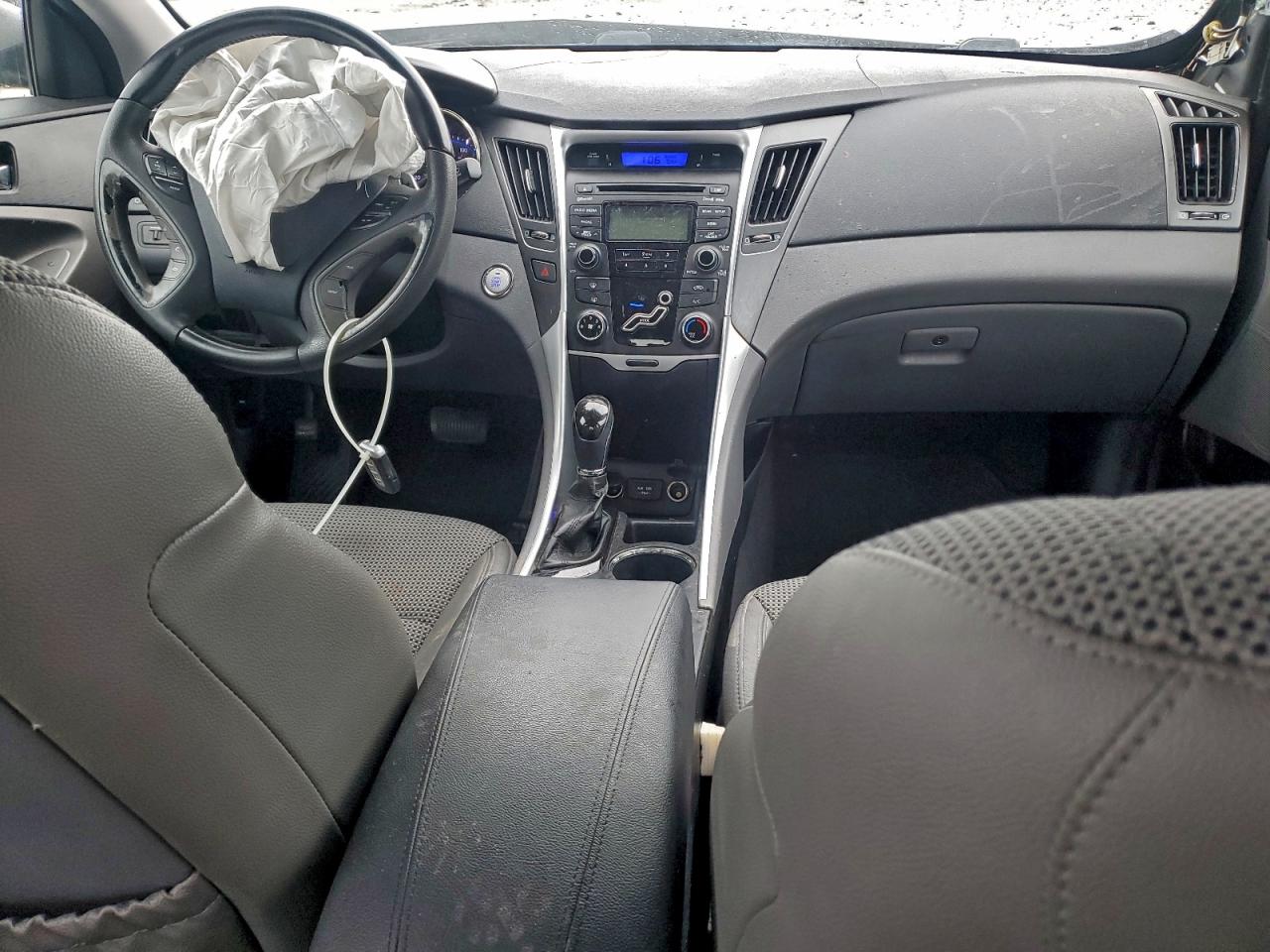 2012 HYUNDAI SONATA SE photo 8