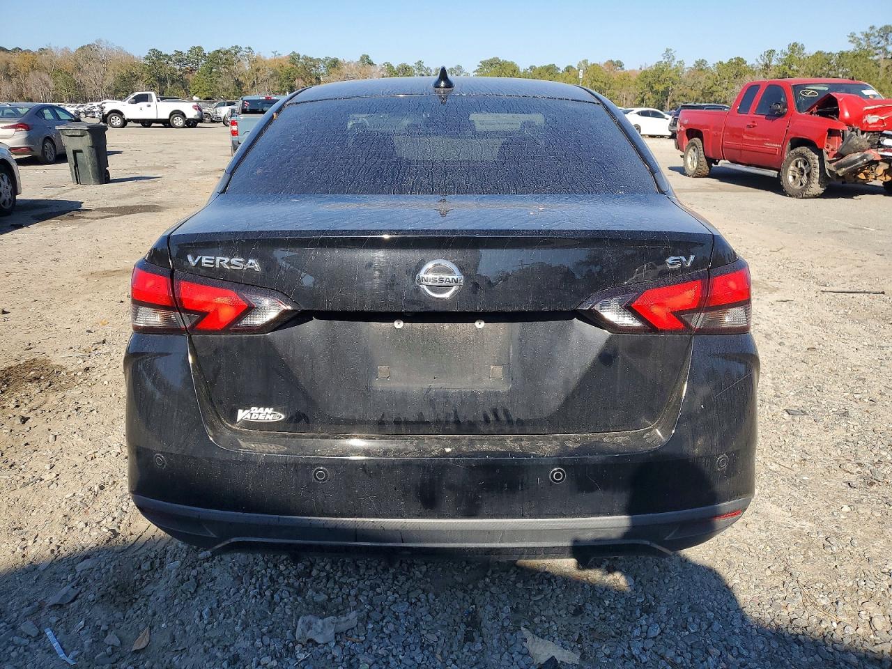 2021 NISSAN VERSA SV photo 6