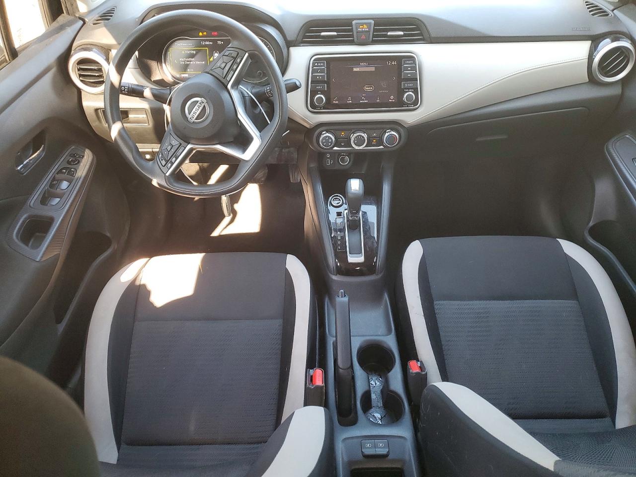 2021 NISSAN VERSA SV photo 8