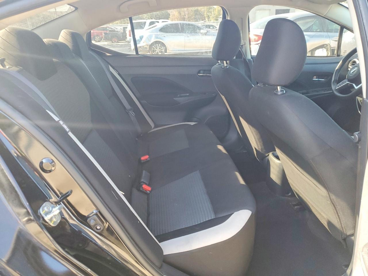 2021 NISSAN VERSA SV photo 10