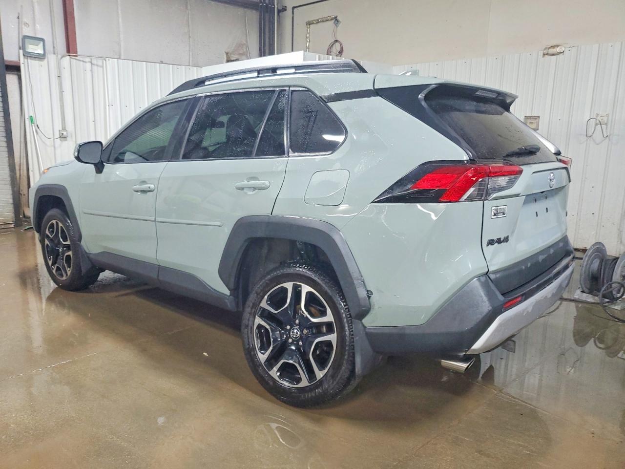 2019 TOYOTA RAV4 ADVENTURE photo 2