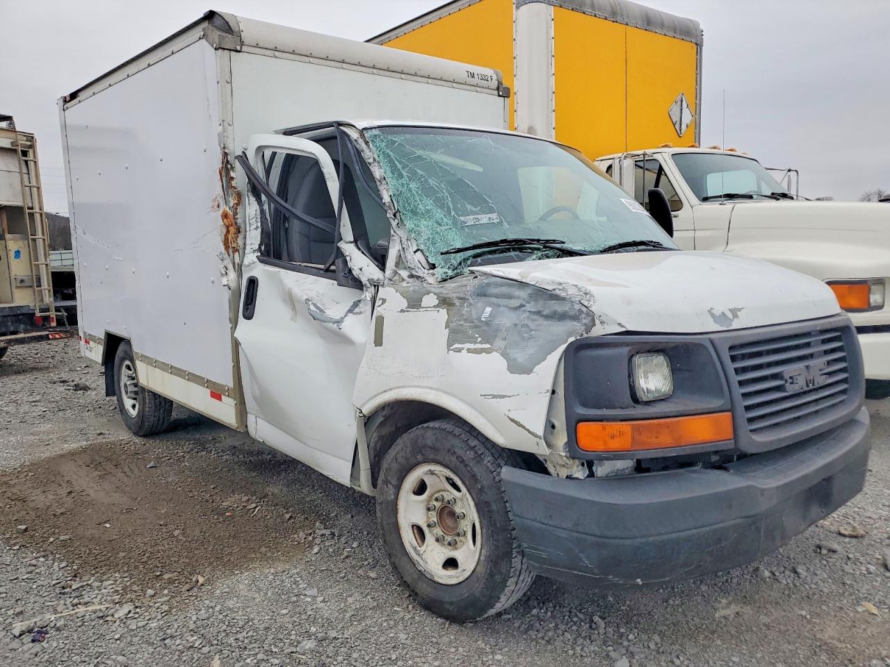 2012 GMC SAVANA BOX TRUCK photo 7
