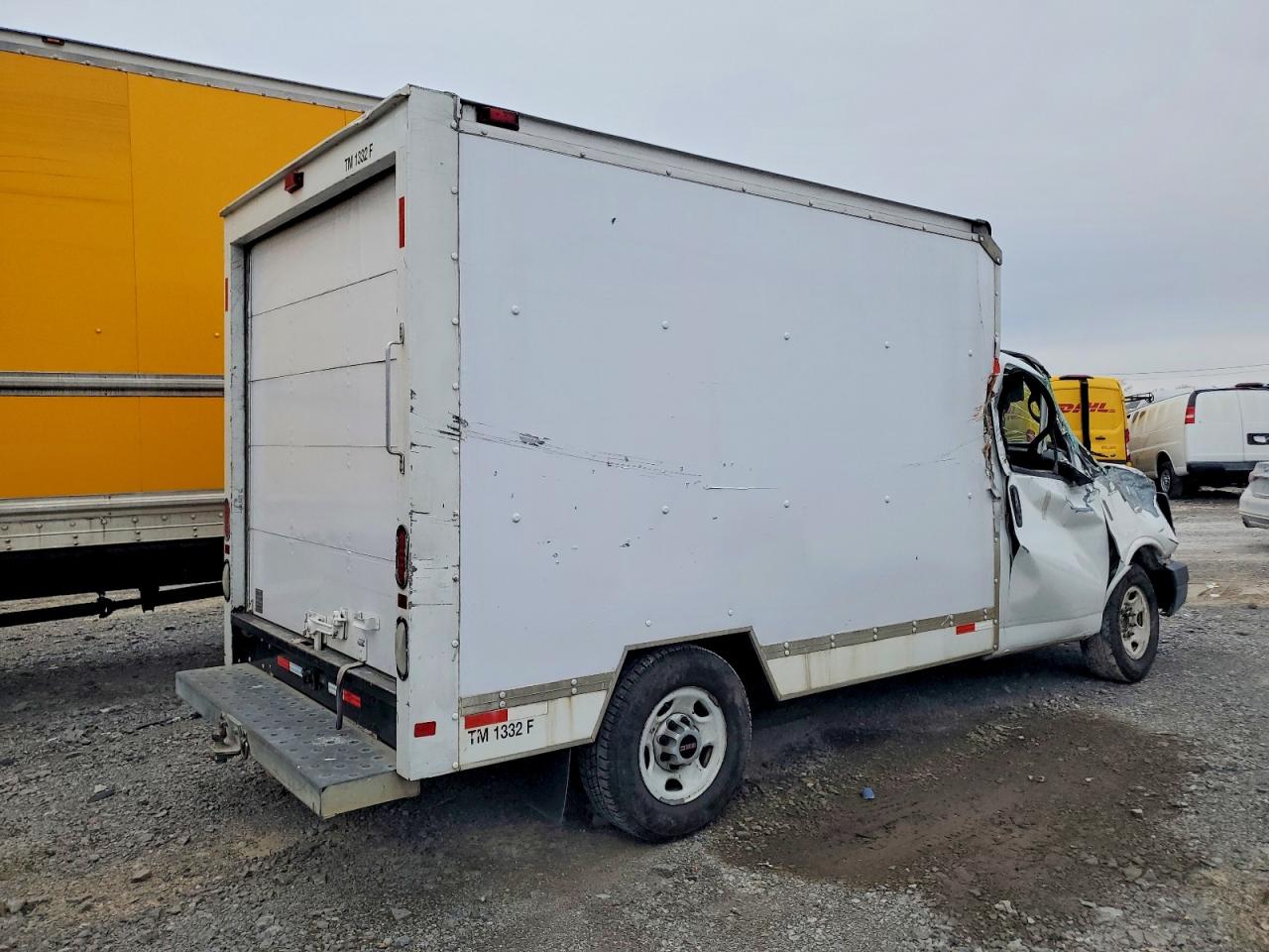 2012 GMC SAVANA BOX TRUCK photo 5