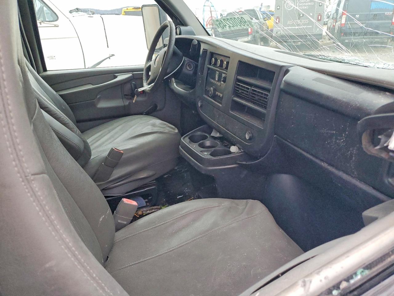 2012 GMC SAVANA BOX TRUCK photo 15