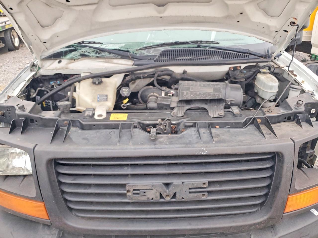 2012 GMC SAVANA BOX TRUCK photo 21
