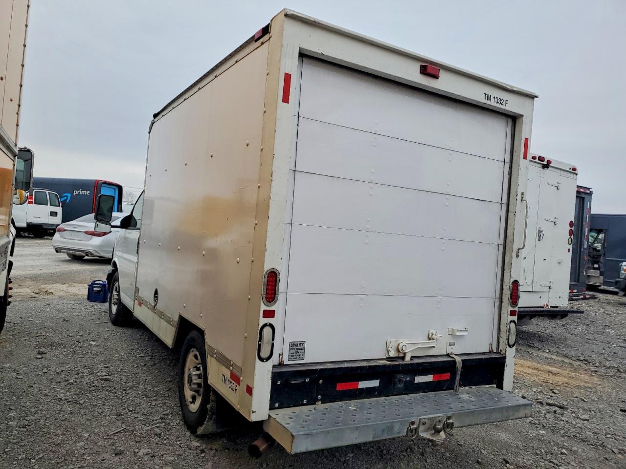 2012 GMC SAVANA BOX TRUCK photo 3