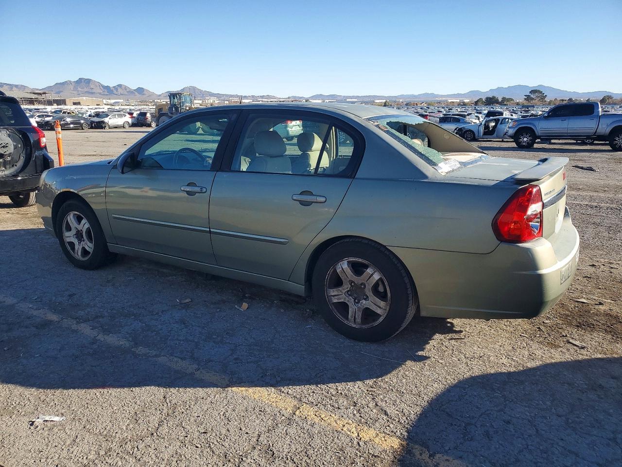 2004 CHEVROLET MALIBU LT photo 2