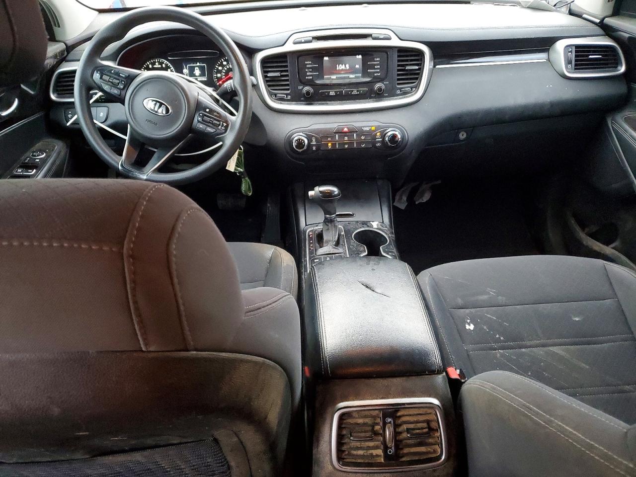 2017 KIA SORENTO LX photo 8