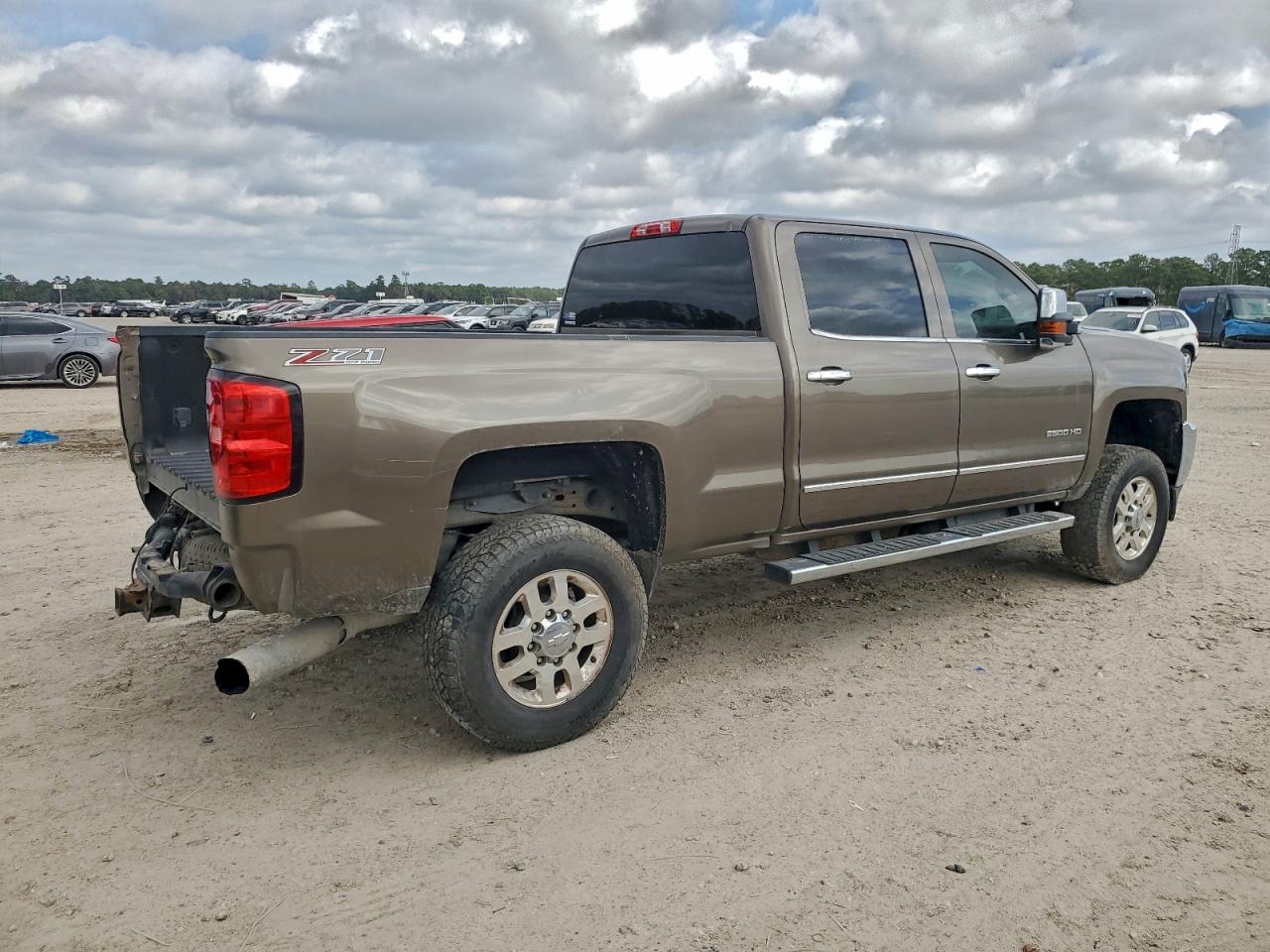 2015 CHEVROLET SILVERADO K2500 HEAVY DUTY LTZ photo 3