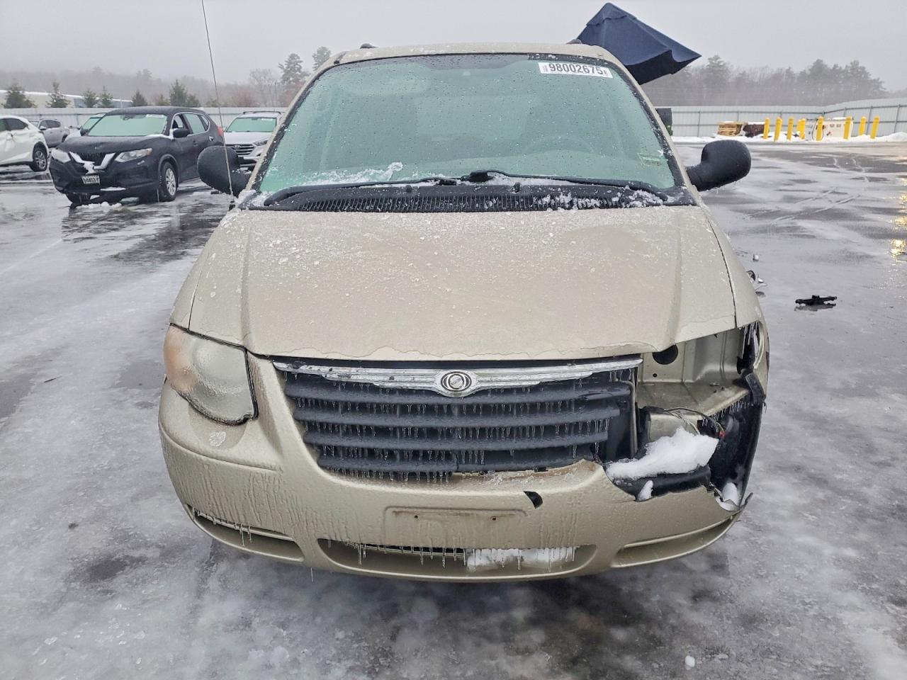2005 CHRYSLER TOWN & COUNTRY LX photo 13