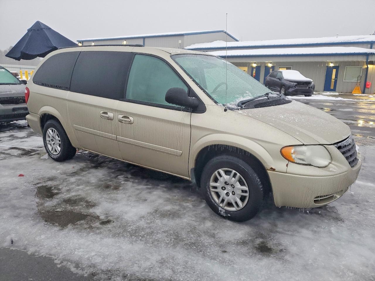 2005 CHRYSLER TOWN & COUNTRY LX photo 10