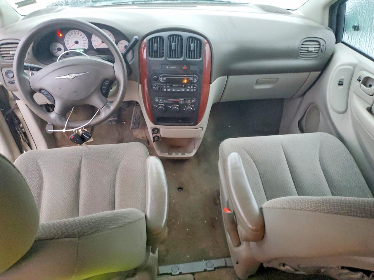 2005 CHRYSLER TOWN & COUNTRY LX photo 22