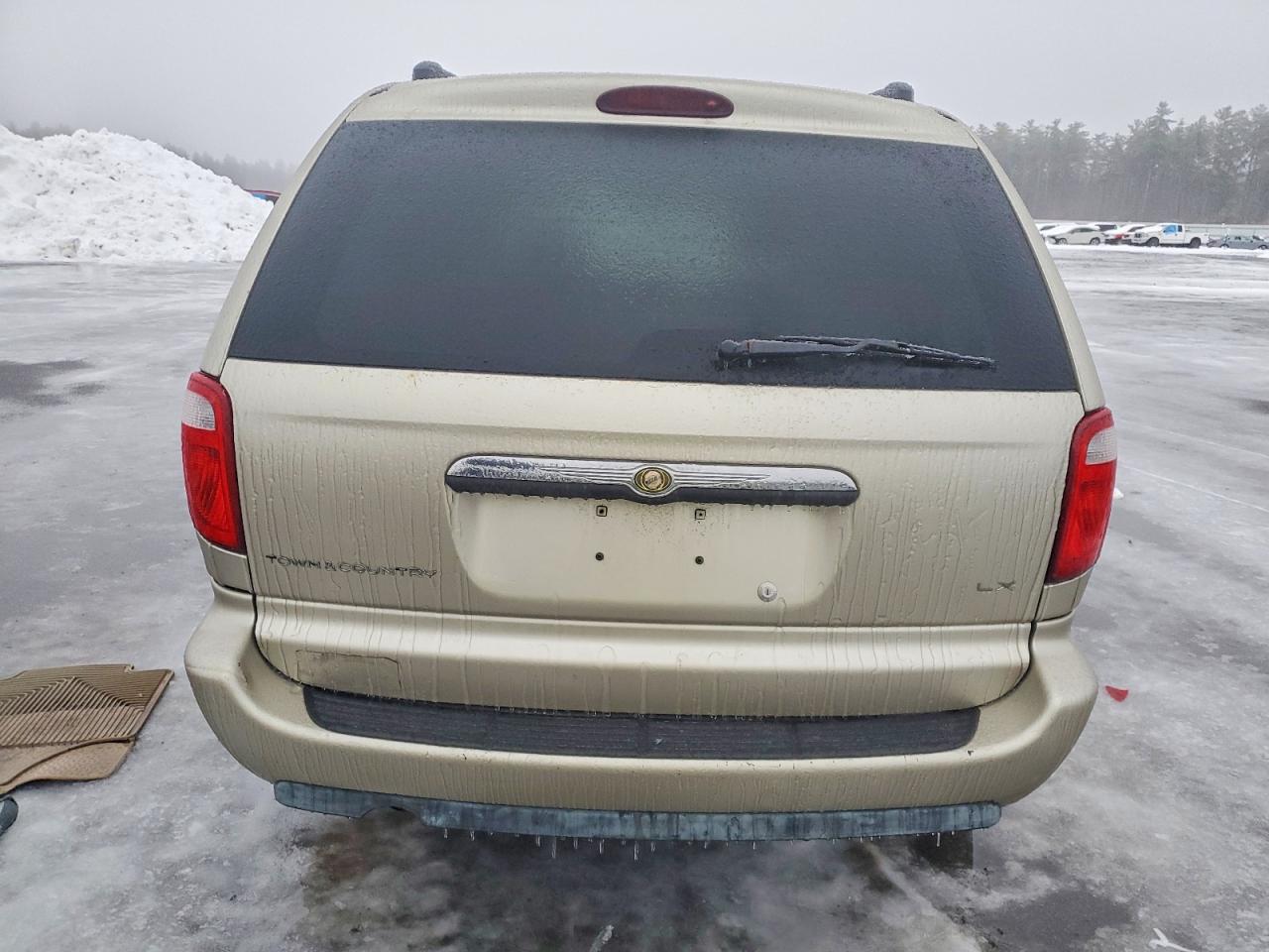 2005 CHRYSLER TOWN & COUNTRY LX photo 16