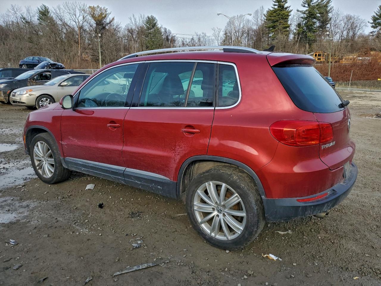 2013 VOLKSWAGEN TIGUAN S photo 2