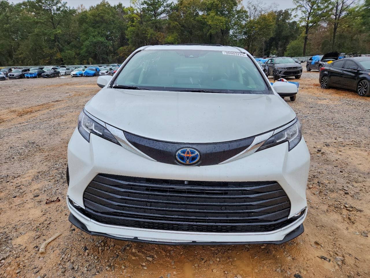 2022 TOYOTA SIENNA XLE photo 5