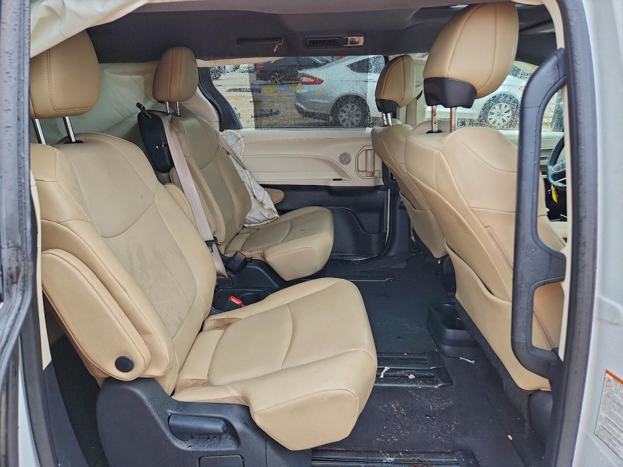 2022 TOYOTA SIENNA XLE photo 11