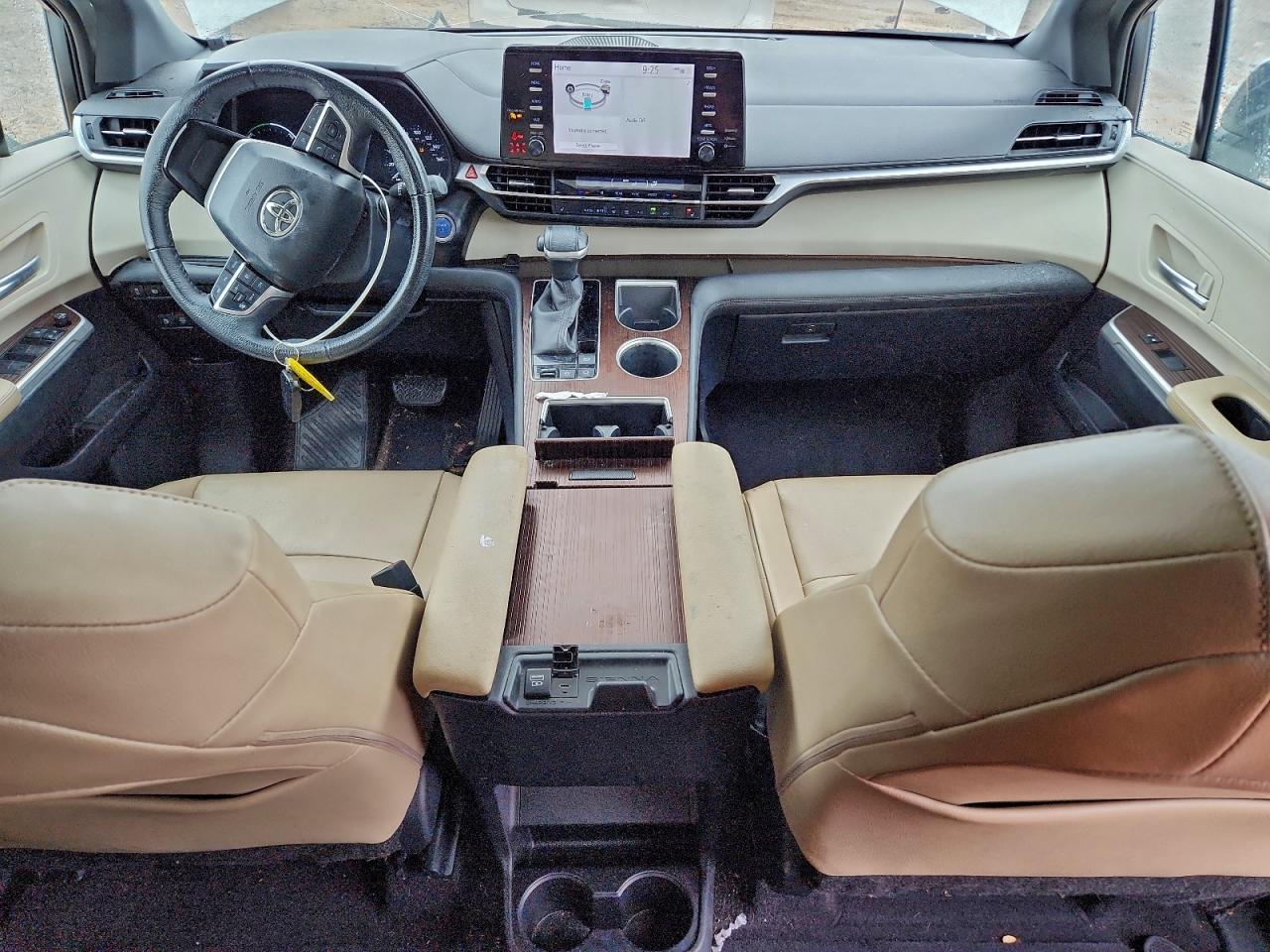 2022 TOYOTA SIENNA XLE photo 8