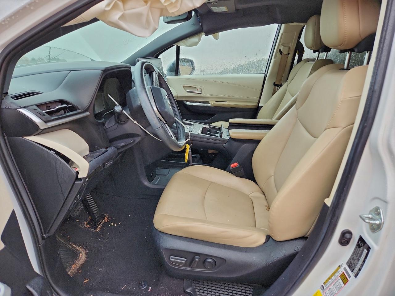 2022 TOYOTA SIENNA XLE photo 7
