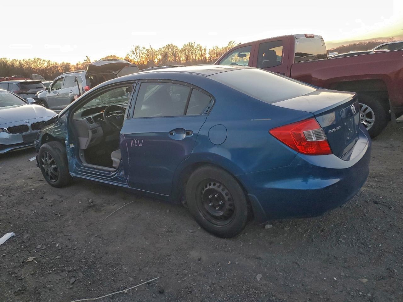 2012 HONDA CIVIC LX photo 2