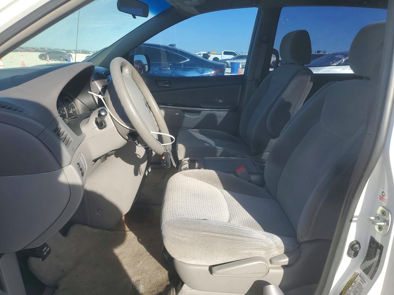 2006 TOYOTA SIENNA CE photo 7