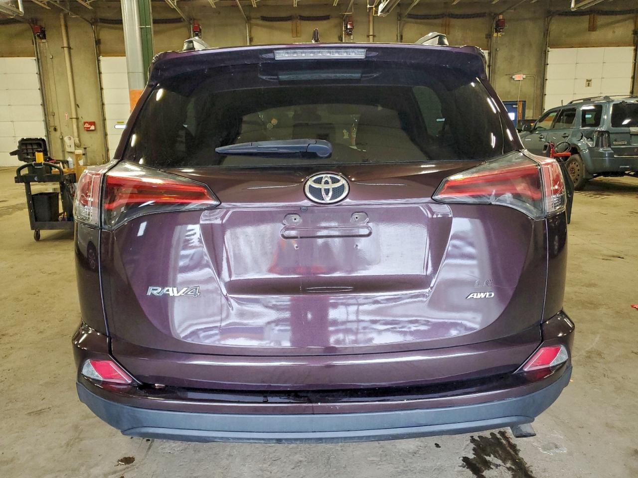 2017 TOYOTA RAV4 LE photo 6