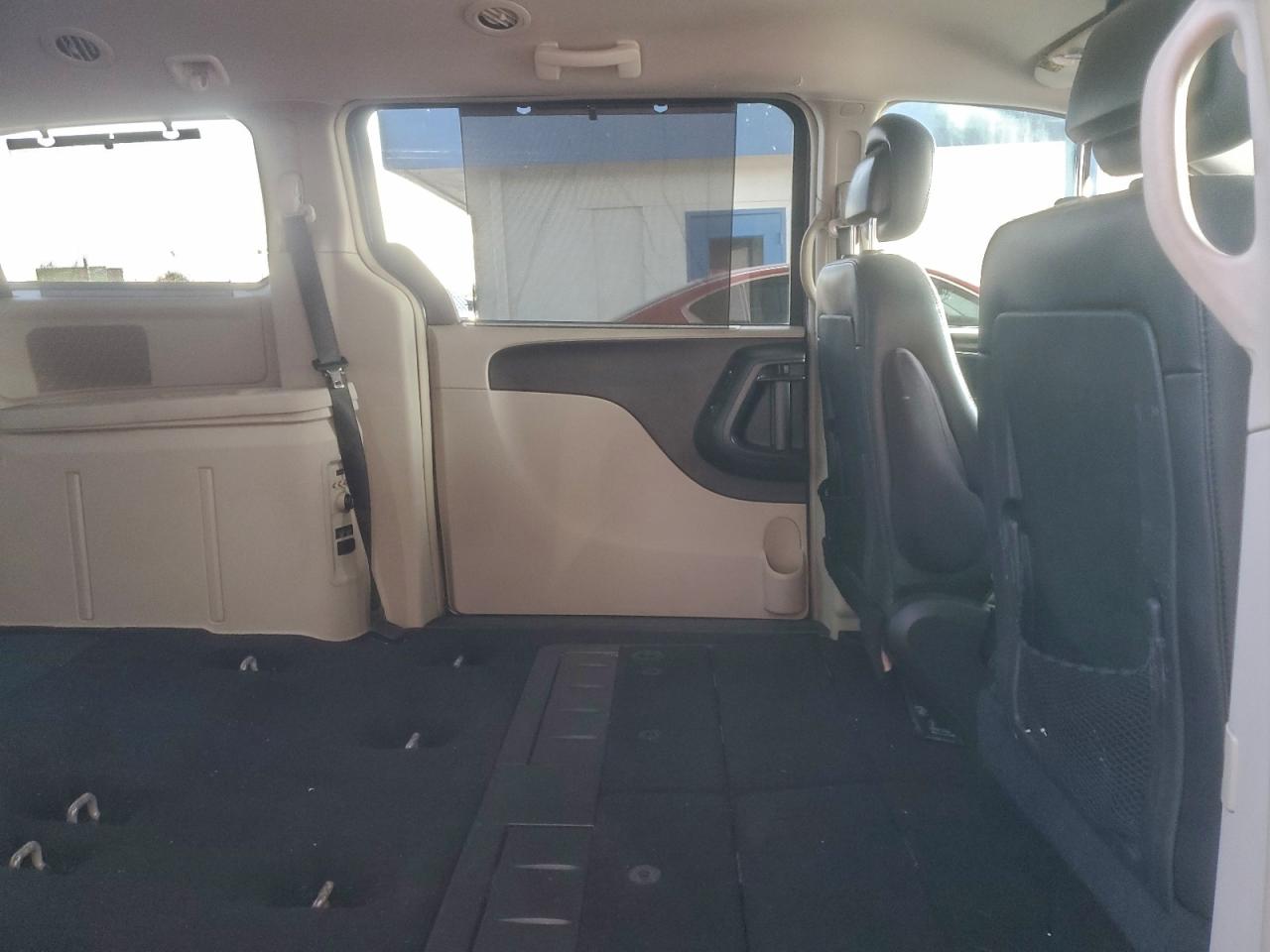 2015 CHRYSLER TOWN & COUNTRY TOURING L photo 11