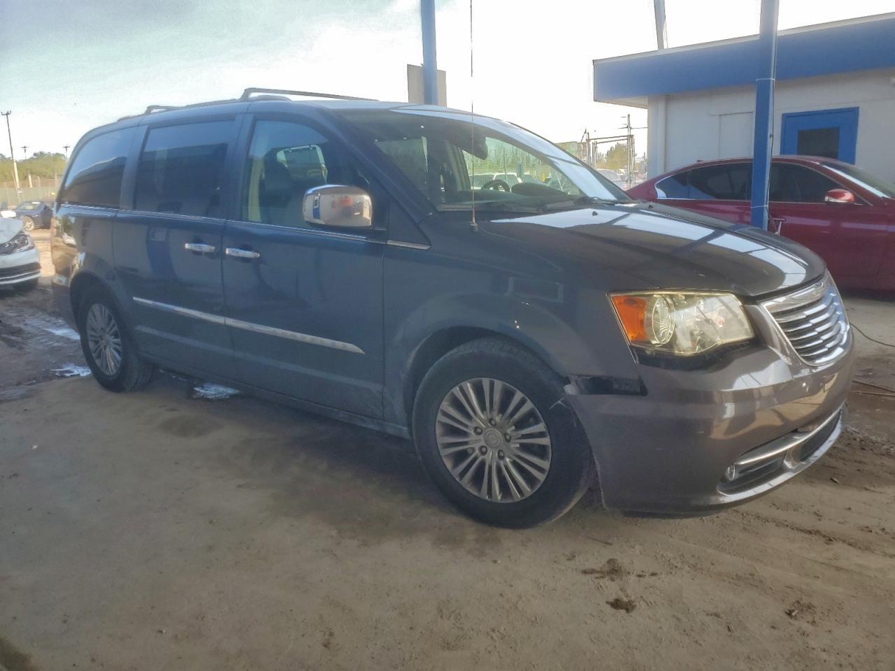 2015 CHRYSLER TOWN & COUNTRY TOURING L photo 4