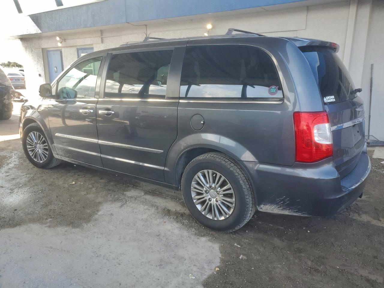 2015 CHRYSLER TOWN & COUNTRY TOURING L photo 2