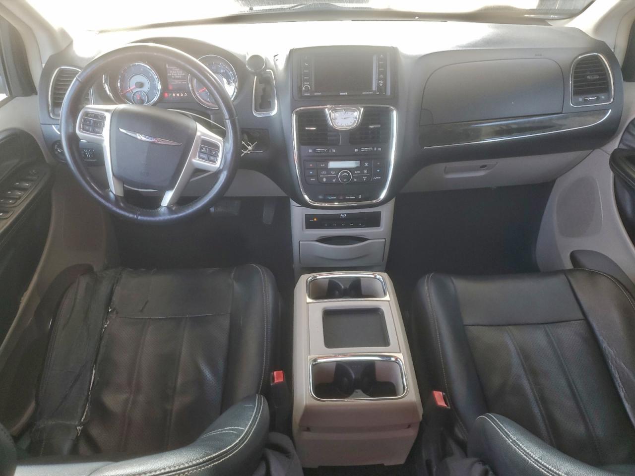 2015 CHRYSLER TOWN & COUNTRY TOURING L photo 8