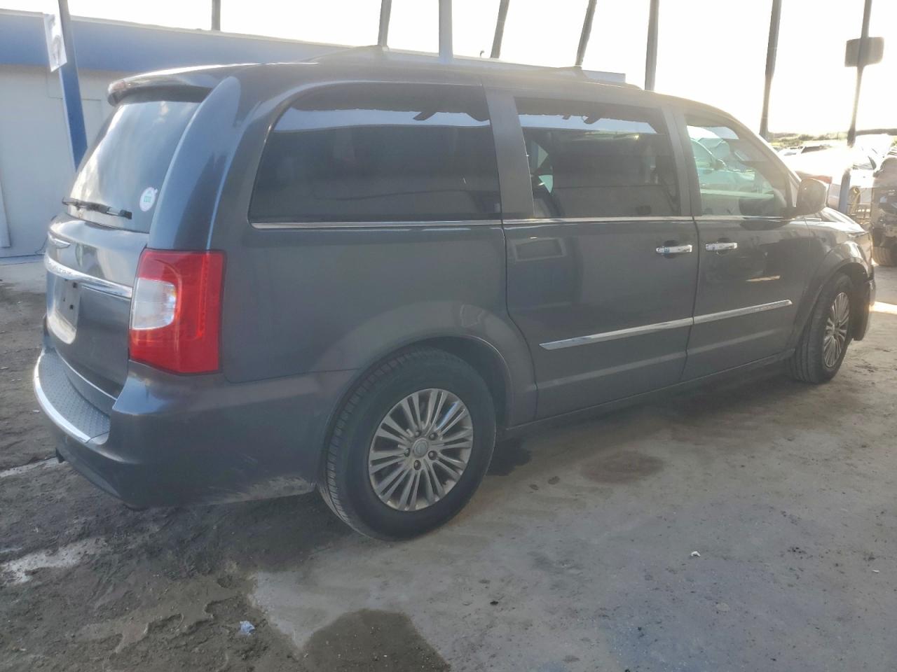 2015 CHRYSLER TOWN & COUNTRY TOURING L photo 3