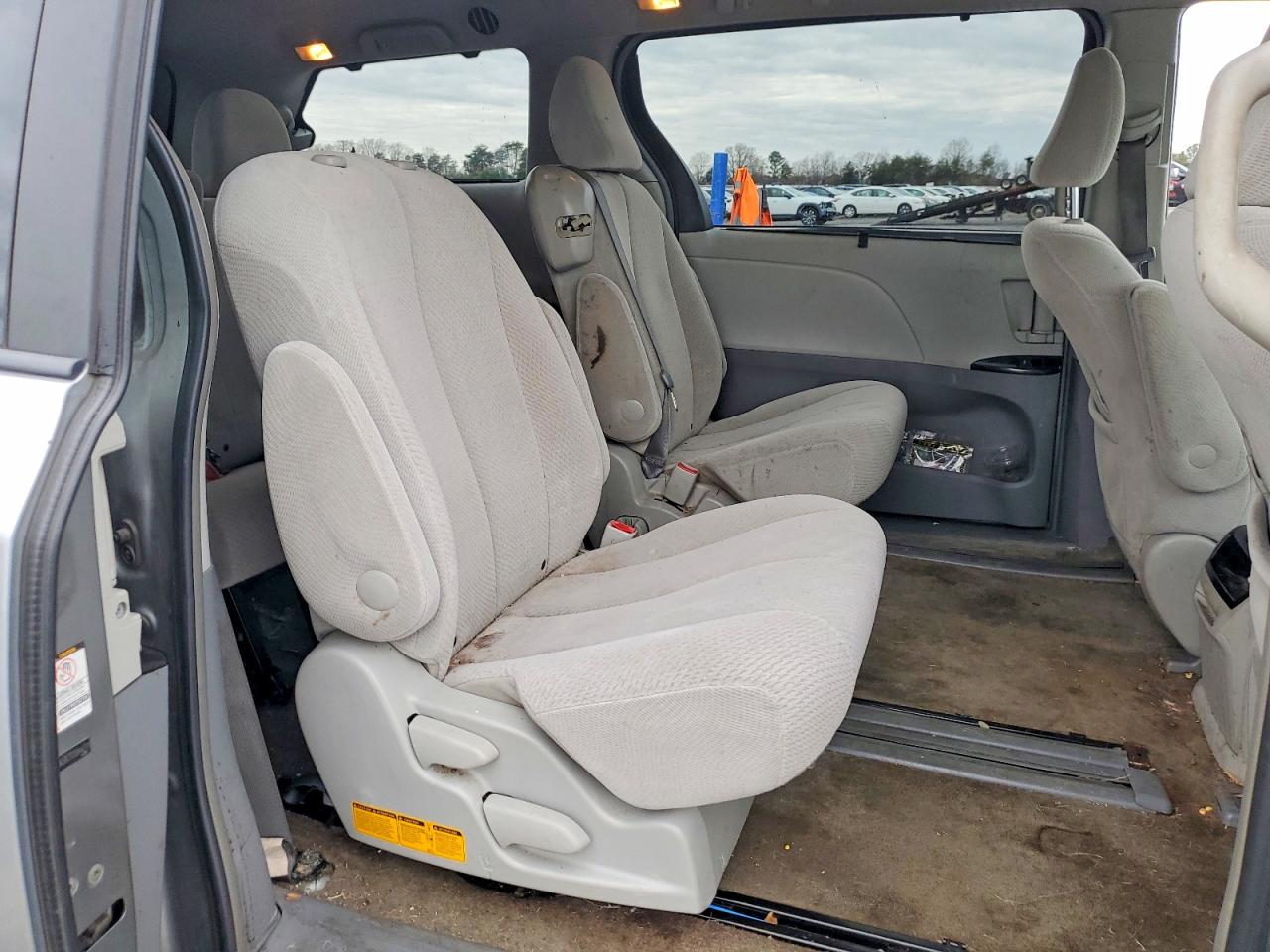 2013 TOYOTA SIENNA LE photo 11