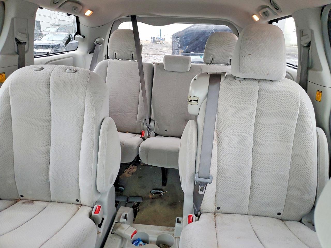 2013 TOYOTA SIENNA LE photo 10
