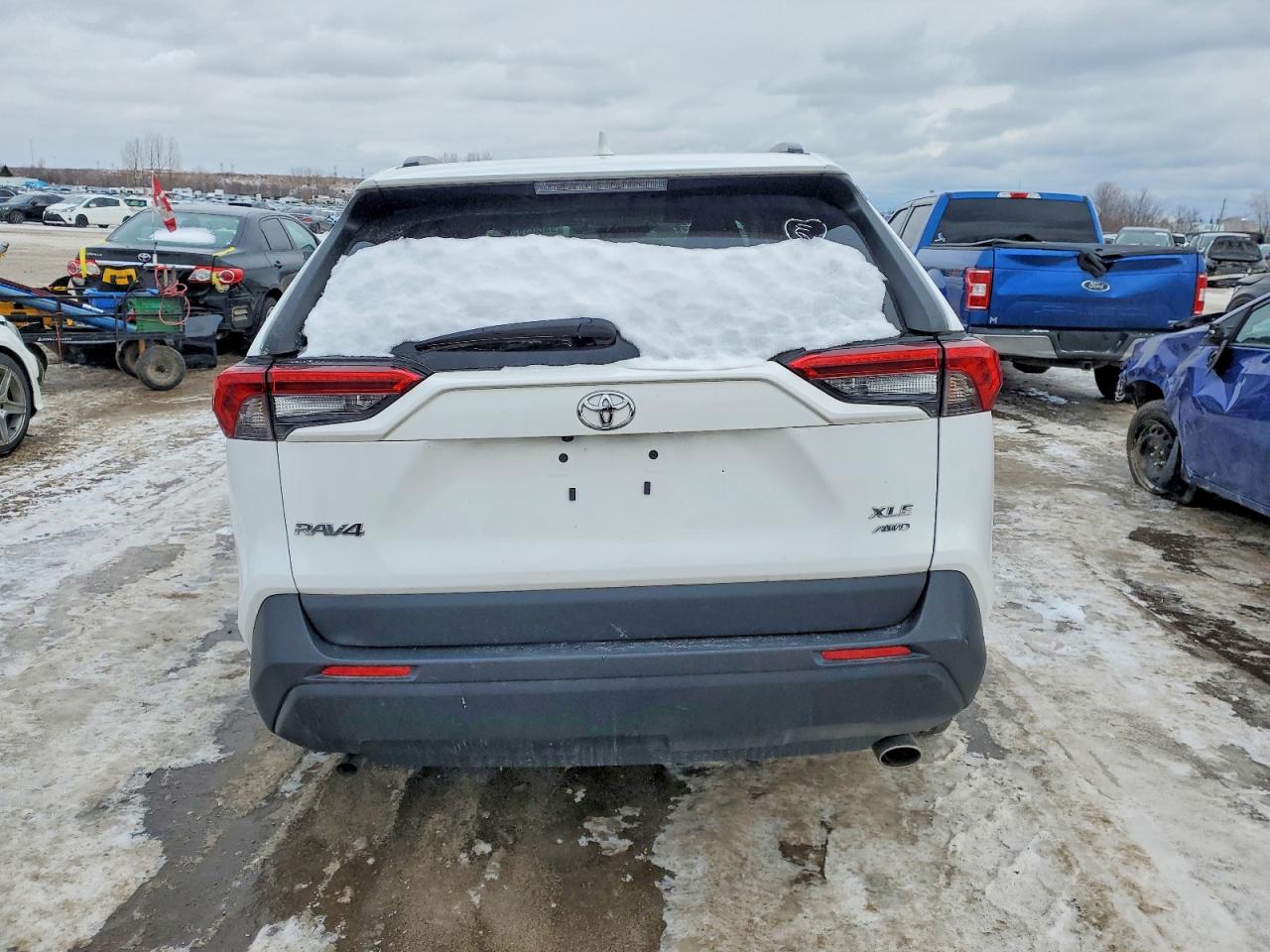 2022 TOYOTA RAV4 XLE photo 6