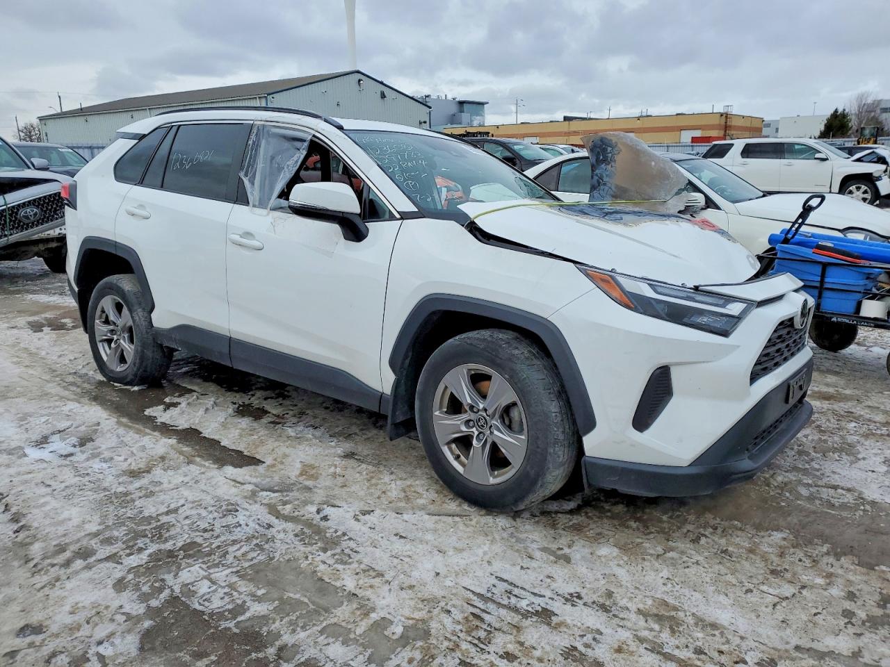 2022 TOYOTA RAV4 XLE photo 4