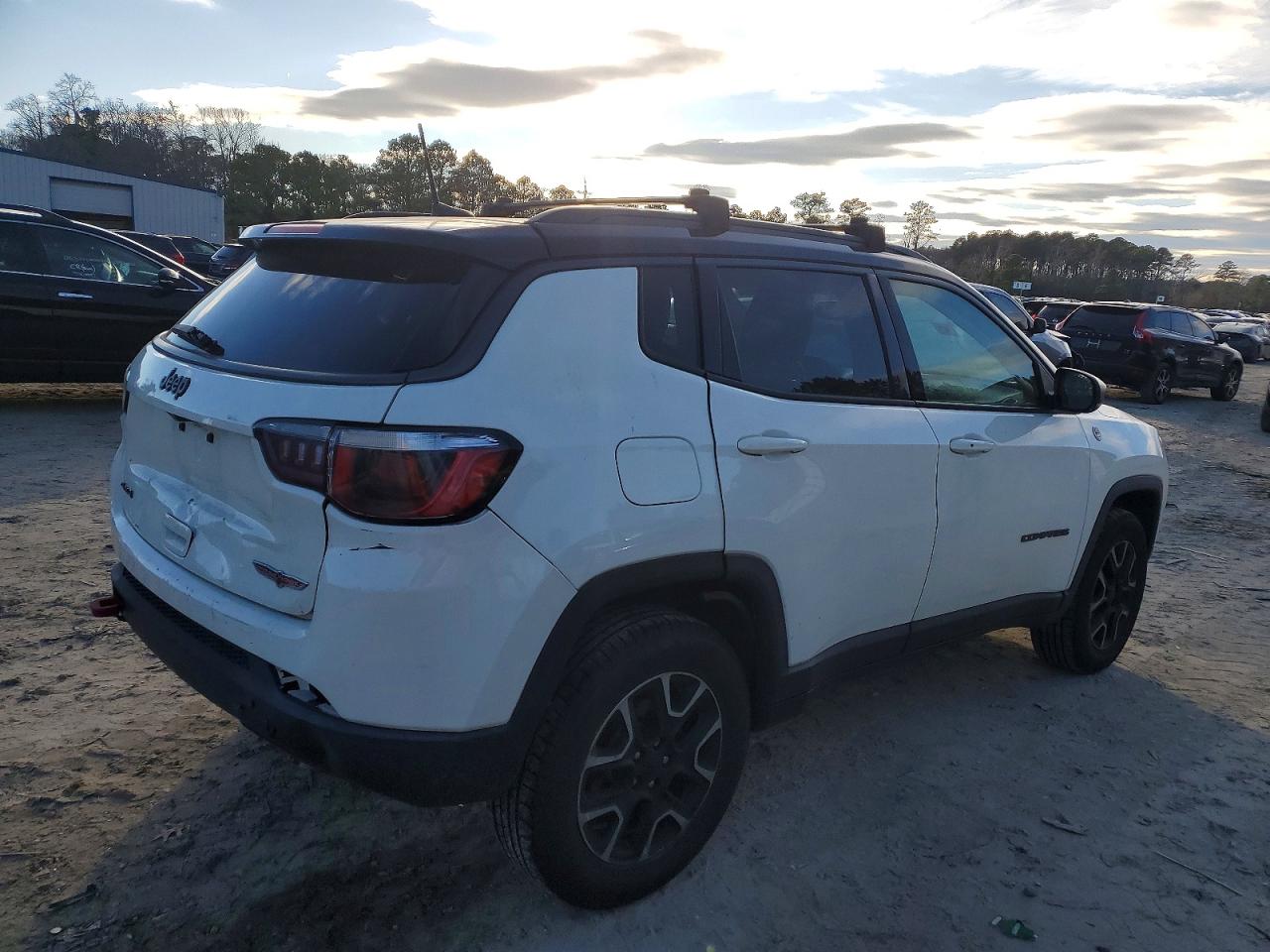 2019 JEEP COMPASS TRAILHAWK photo 3