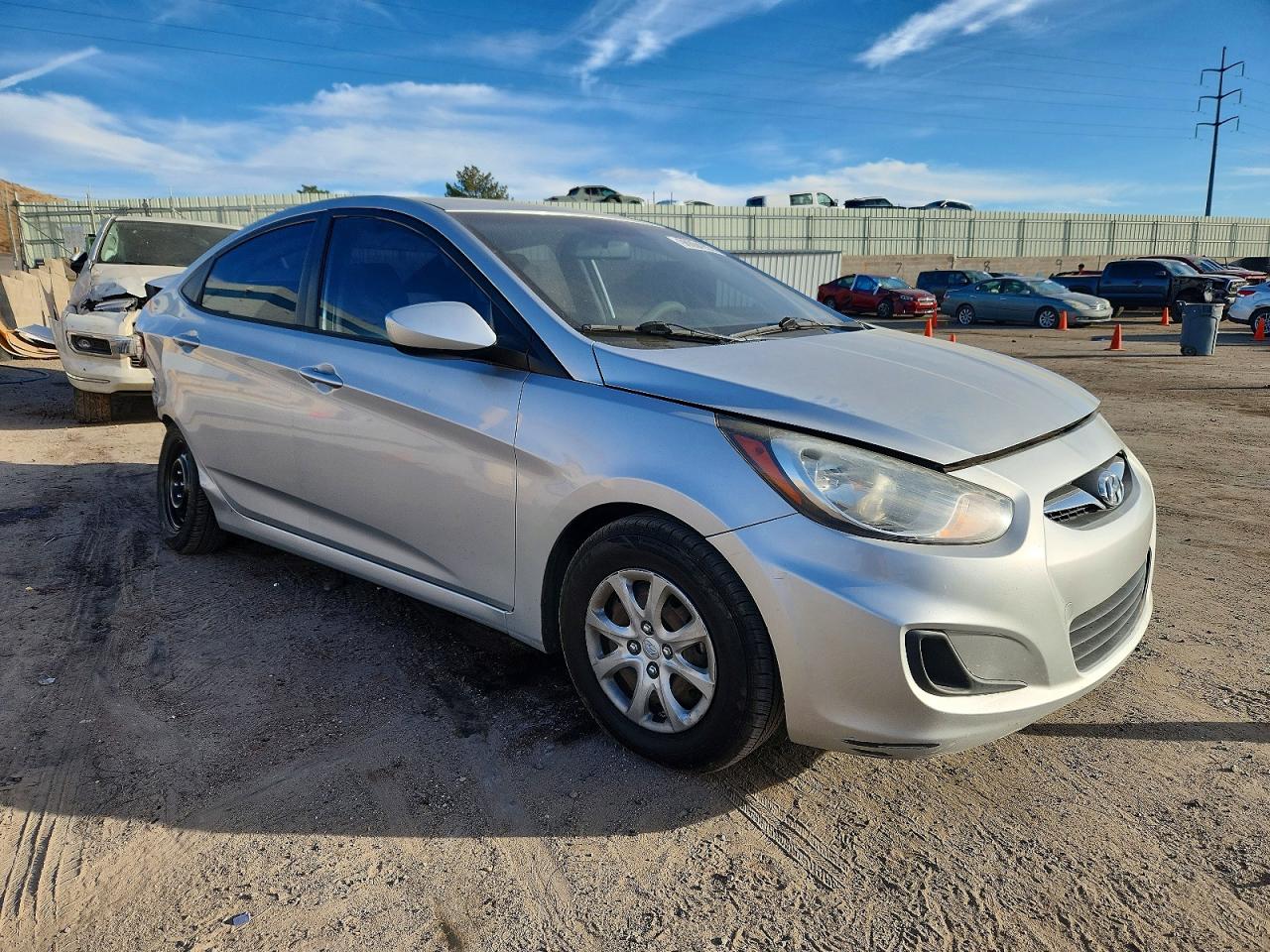 2012 HYUNDAI ACCENT GLS photo 4