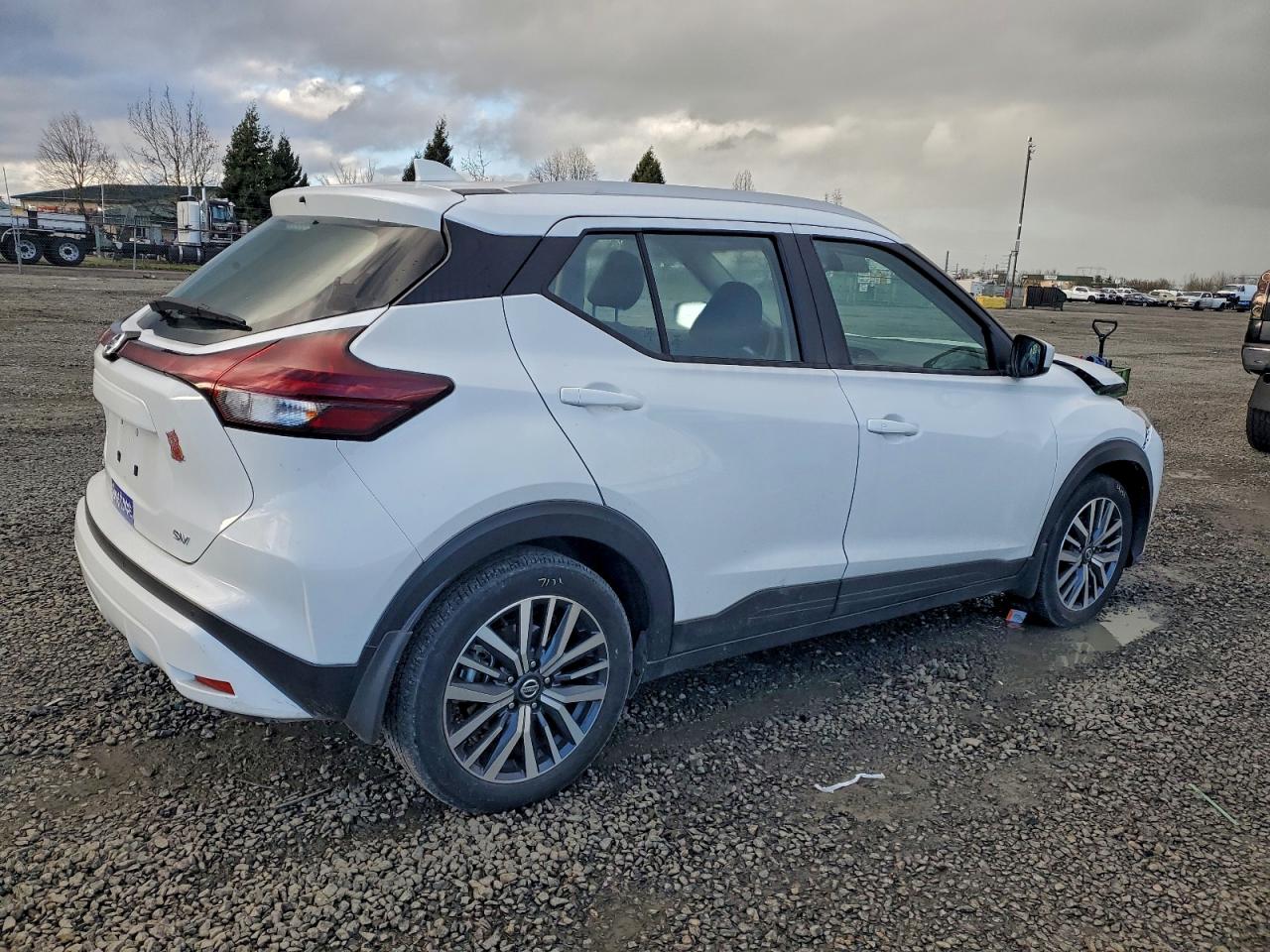 2021 NISSAN KICKS SV photo 3