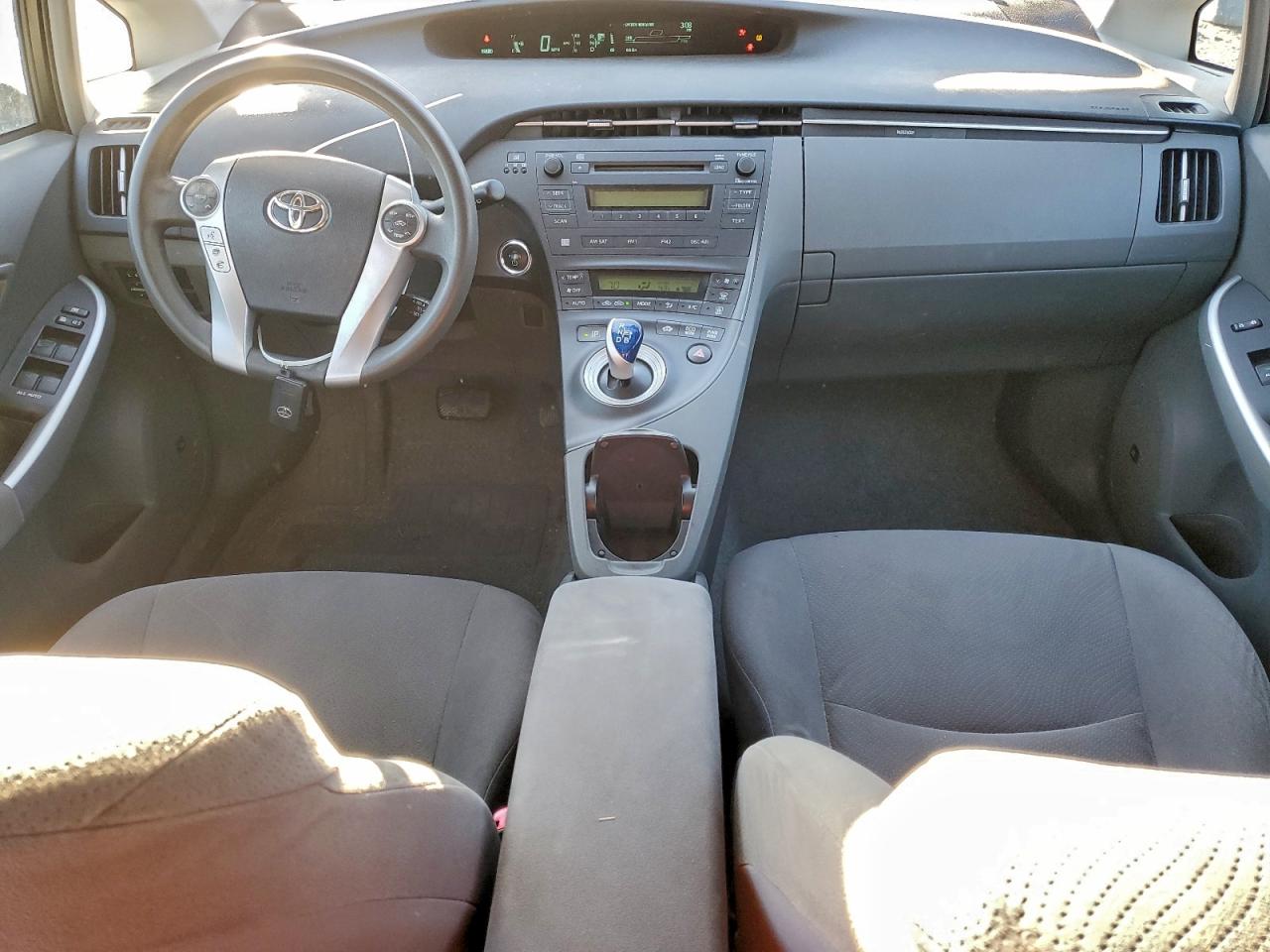 2010 TOYOTA PRIUS photo 8