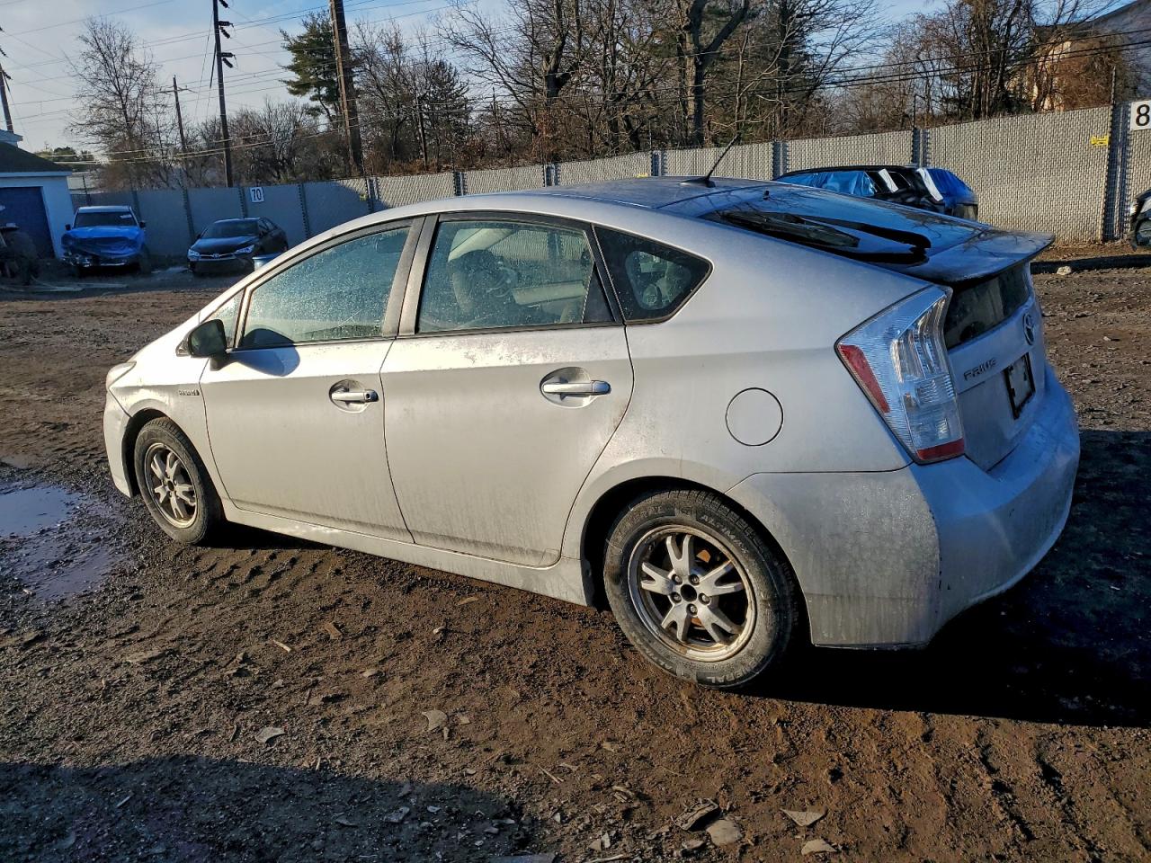 2010 TOYOTA PRIUS photo 2