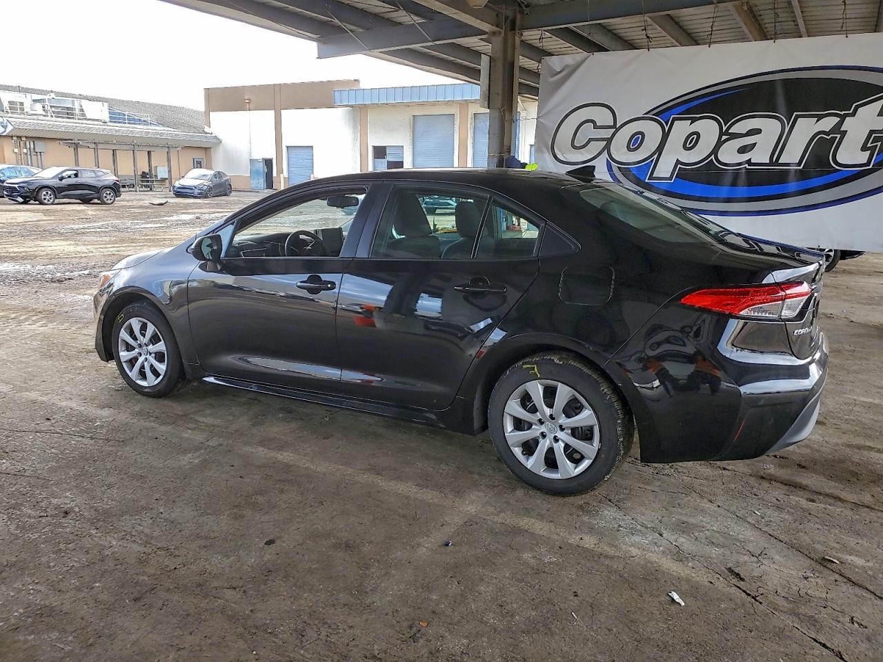 2025 TOYOTA COROLLA LE photo 3