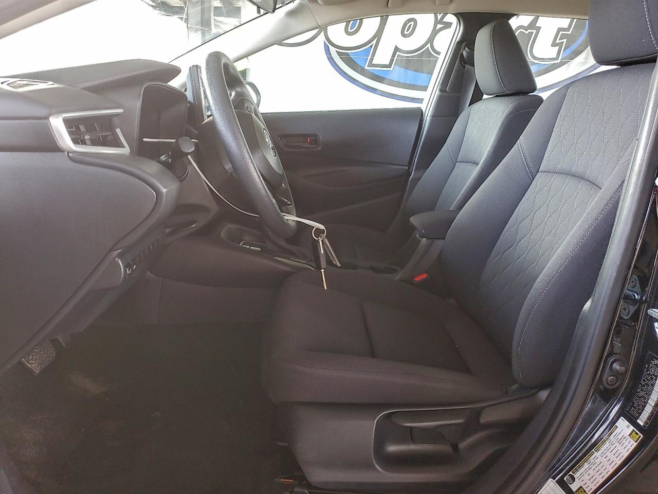 2025 TOYOTA COROLLA LE photo 13