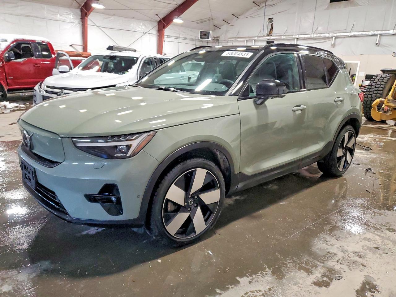 2024 VOLVO XC40