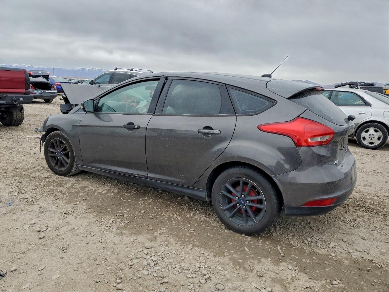 2015 FORD FOCUS SE photo 2