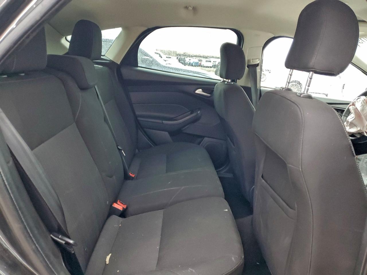 2015 FORD FOCUS SE photo 10