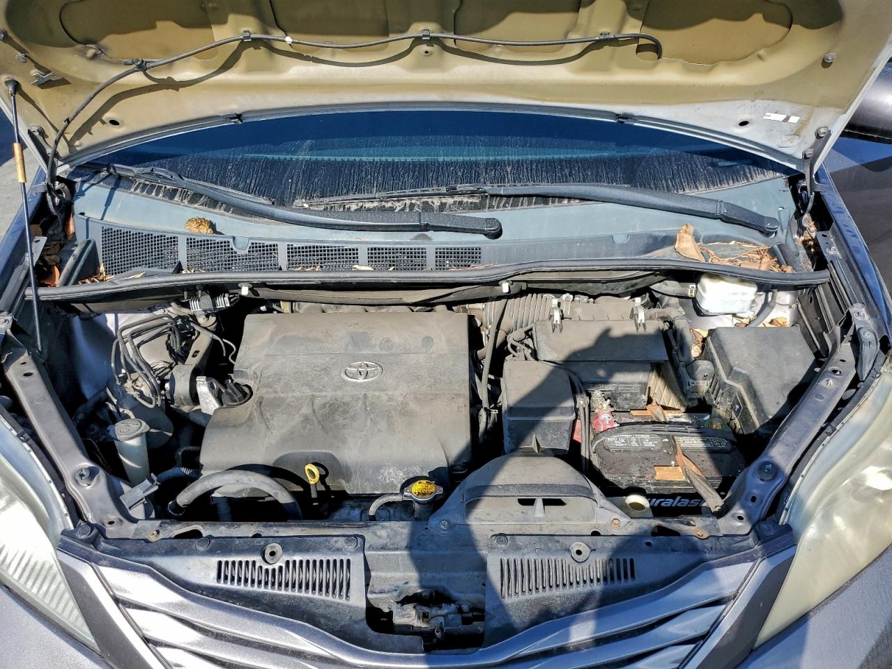 2013 TOYOTA SIENNA LE photo 12