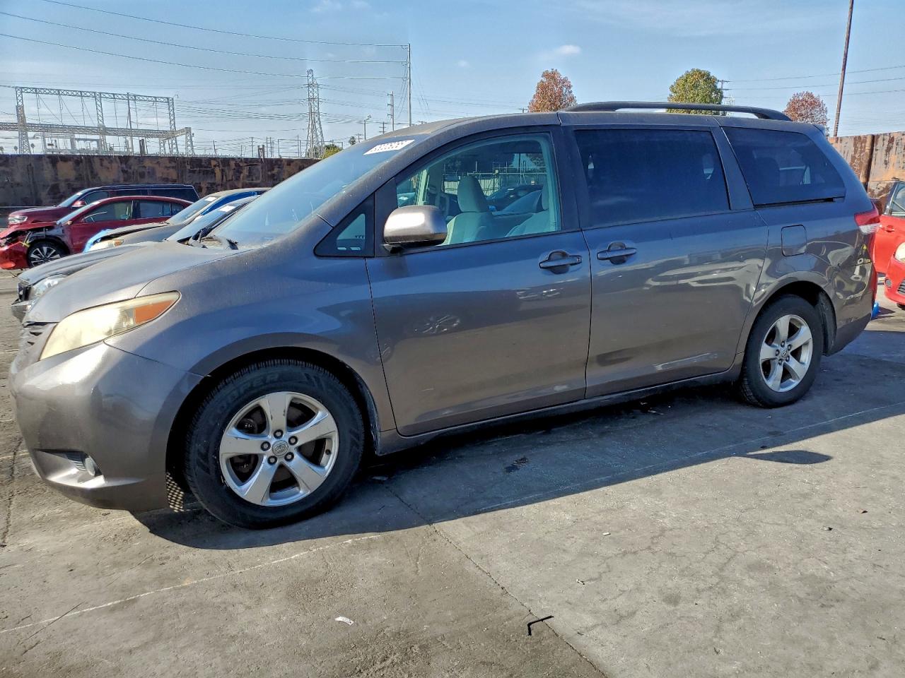 2013 TOYOTA SIENNA