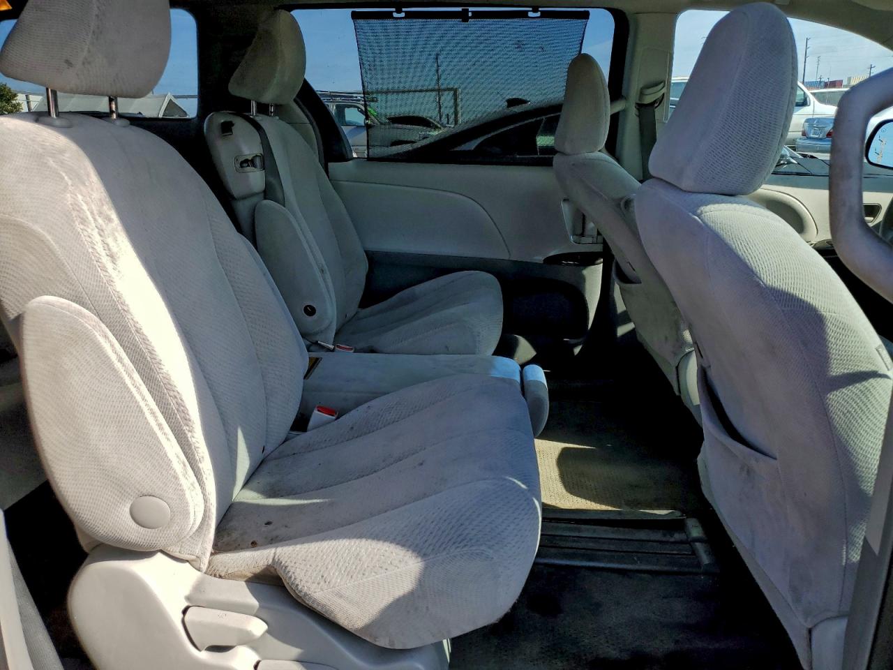 2013 TOYOTA SIENNA LE photo 11