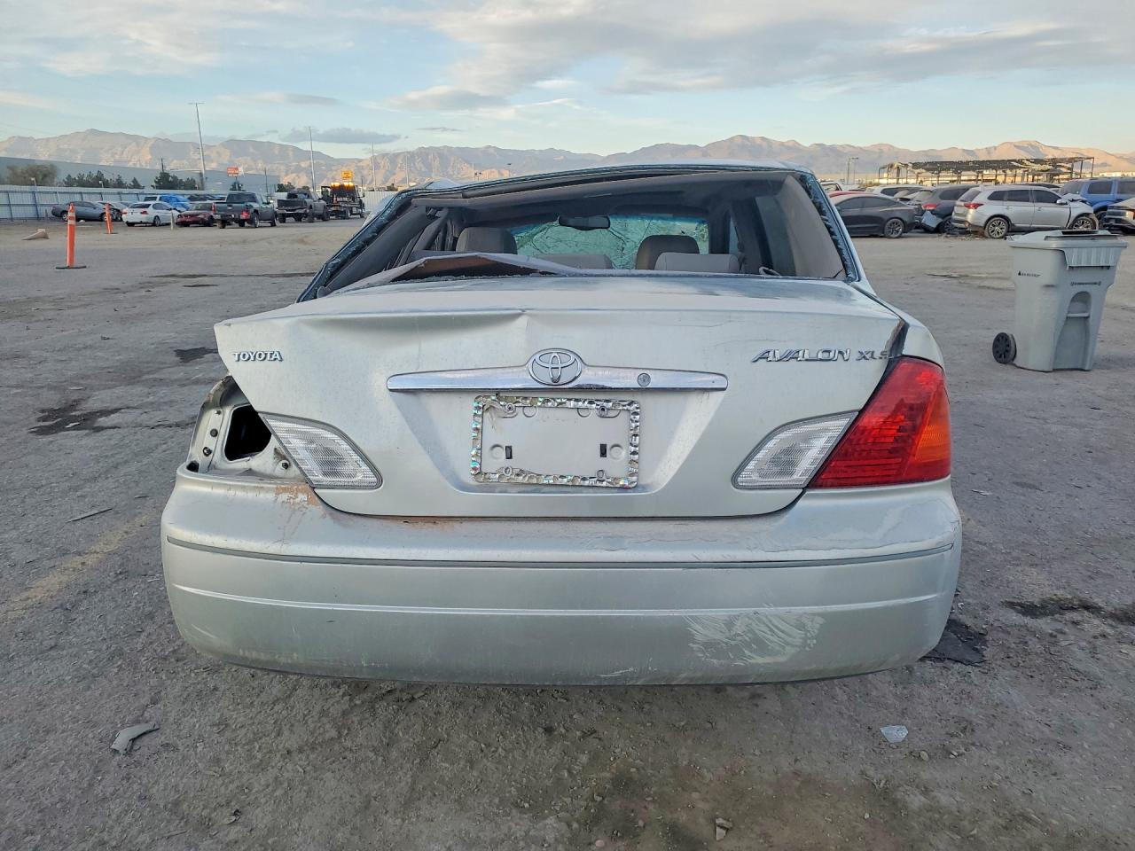 2000 TOYOTA AVALON XL photo 6